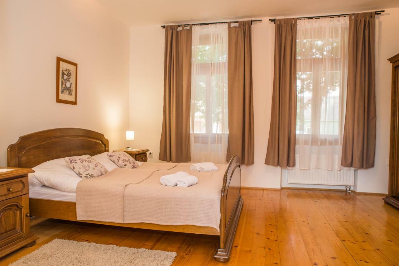 Apartment Tri Mudraca Karanac Екстериор снимка